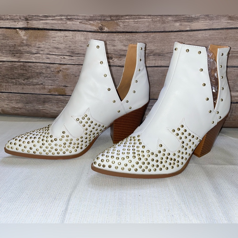 Mata White Western Gold Studded Booties Women’s 10 New / Never Worn